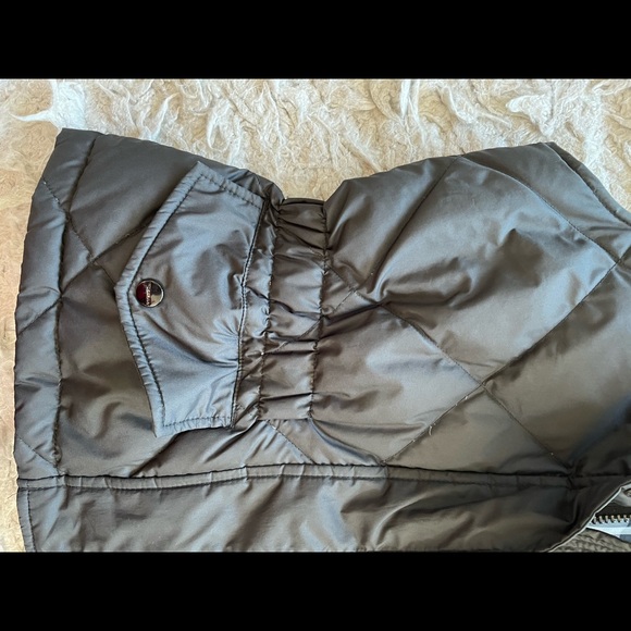 Burberry vest. XS (wears like a petite). - Picture 8 of 11